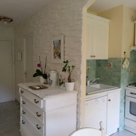 Beau Studio Avec Alcove, A 2 Minutes De La Plage Daire Mandelieu