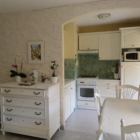 Beau Studio Avec Alcove, A 2 Minutes De La Plage Daire Mandelieu