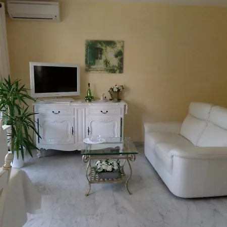 Apartment Beau Studio Avec Alcove, A 2 Minutes De La Plage